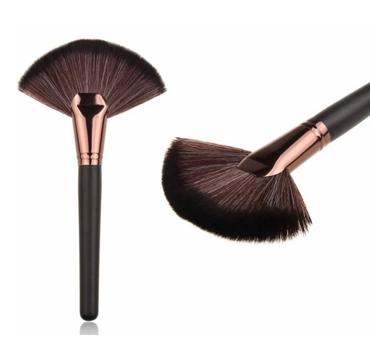 Large Luxury Powder Fan Brush